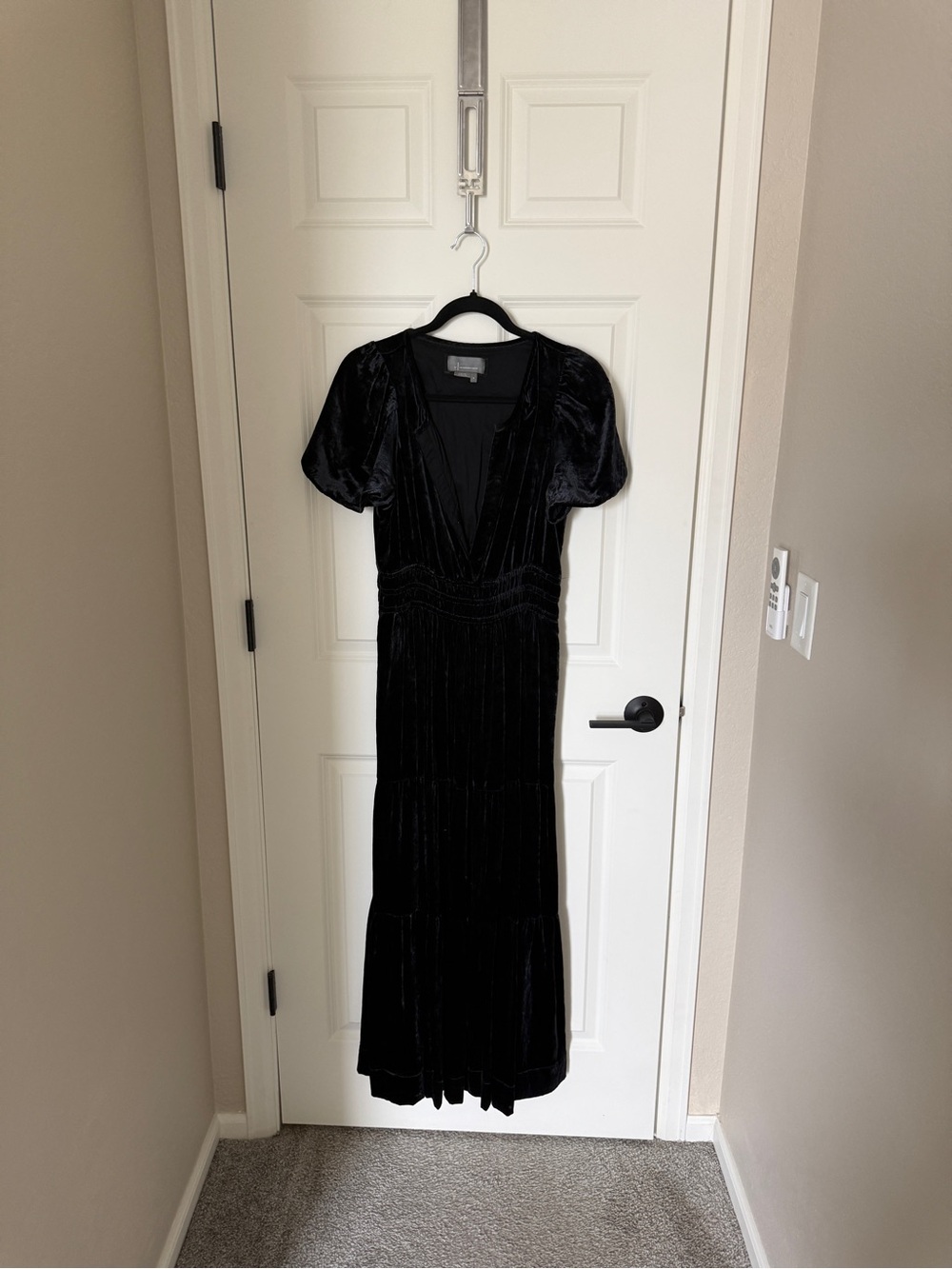 NWOT Anthropologie Somerset Velvet Maxi Dress Black Size S! - Picture 4 of 7